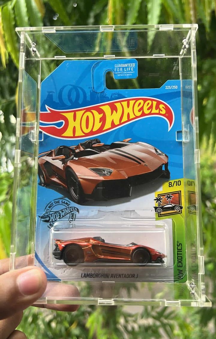 Carded Hot Wheels Lamborghini in a Diekastautofill card case
